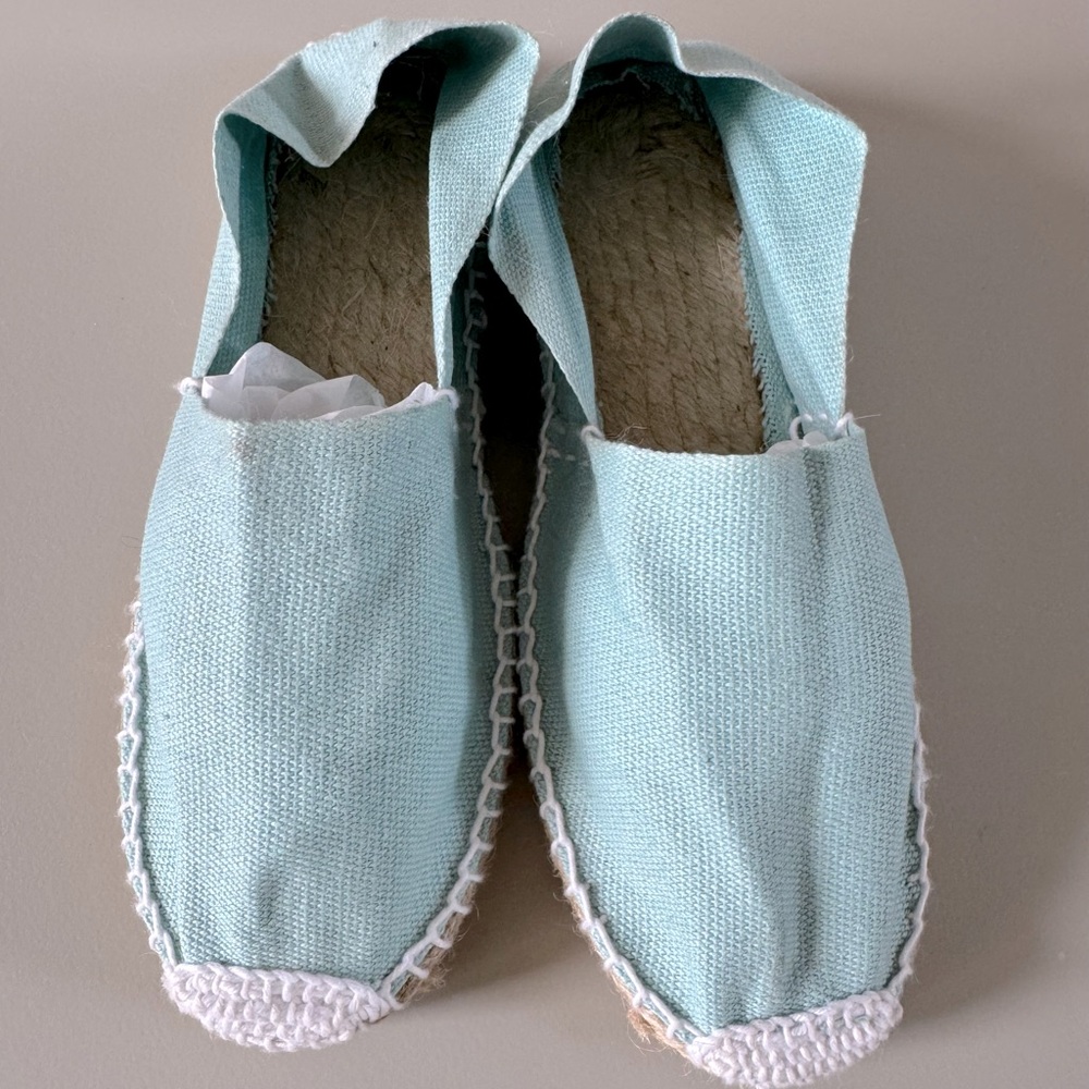Women’s/Kids Light Blue Espadrille Flats from Barcelona size 34 NWOT